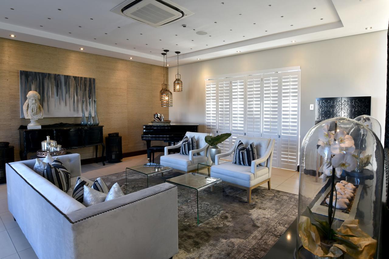 Tredenham Boutique Hotel 布隆方丹 外观 照片 Interior of a home in the suburb of Waterfall, Gauteng, South Africa