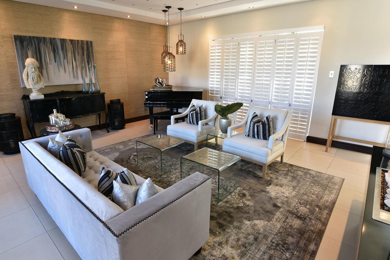 Tredenham Boutique Hotel 布隆方丹 外观 照片 A living room with a rug